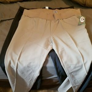 Lot of 2x maternity pants all new with tags